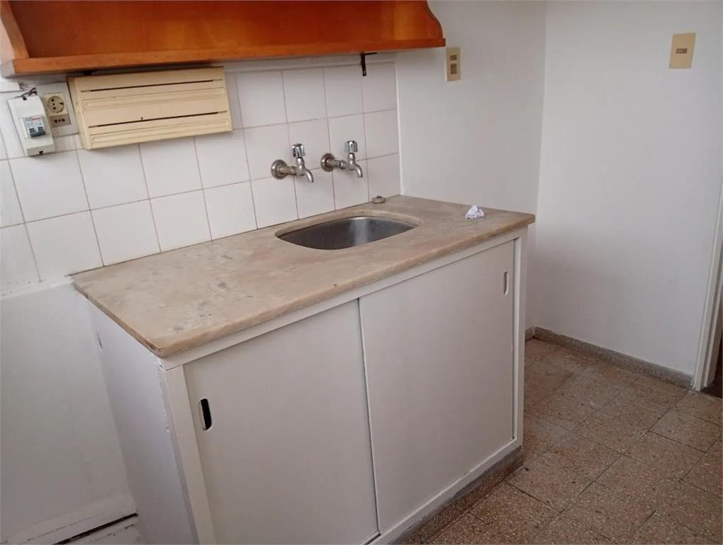 1 dormitorio centrico, con balcón, gastos comunes $2.600