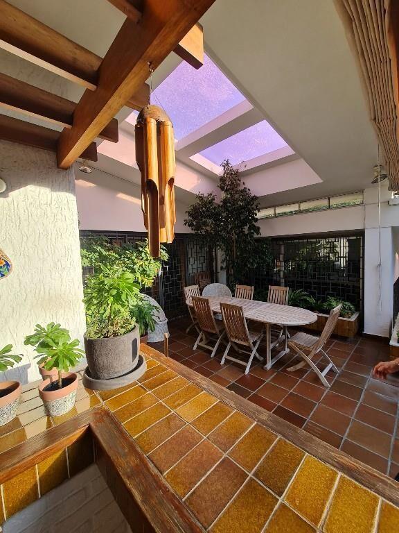 CASA ESQUINA EN CARRASCO