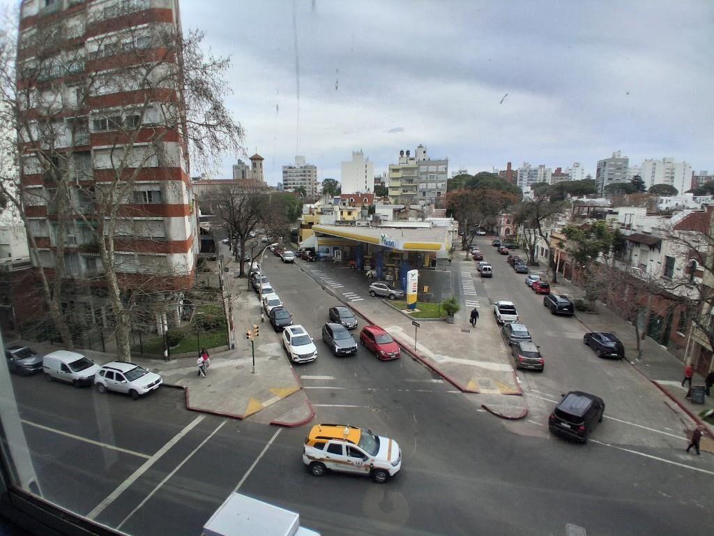 Venta Pocitos 1 dormitorio terrazas cocina con gran office