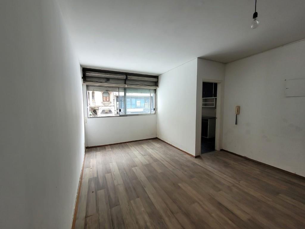Alquiler 1 Dormitorio con Patio en el Centro - REF AA1085