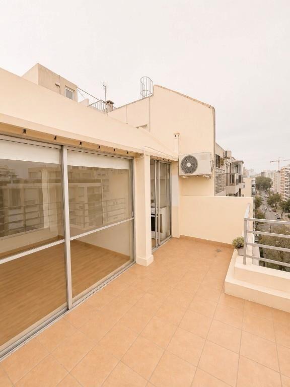 PENTHOUSE 2 DORMITORIOS / POCITOS / A UNA CUADRA DE RAMBLA