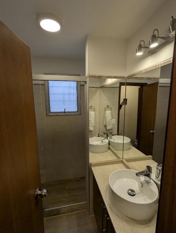 Benito Lamas, apto 2 dorm, y gge $ 40.000.-