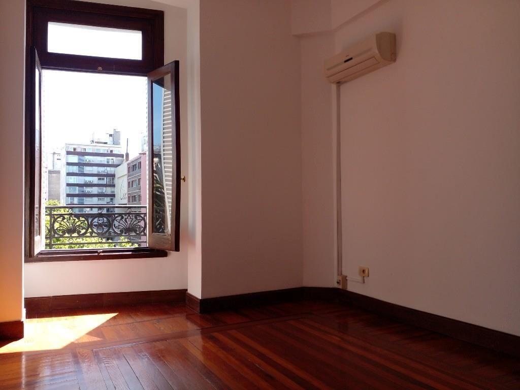 Venta con renta! apartamento de estilo sobre Plaza Cagancha