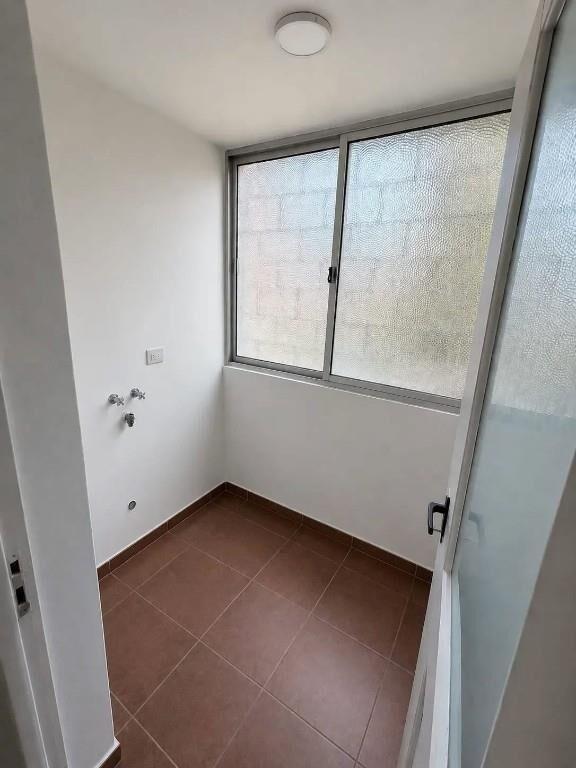 Amplio en planta baja, a pasos de rivera, zona muy tranquila