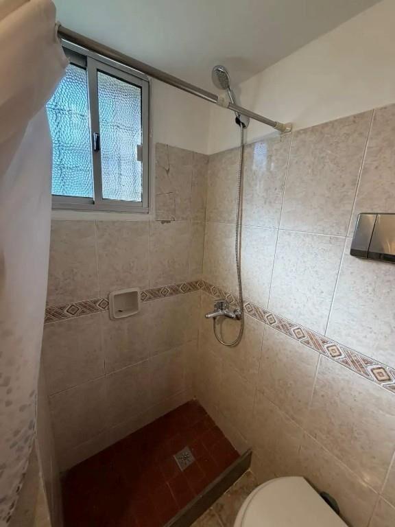 Amplio en planta baja, a pasos de rivera, zona muy tranquila