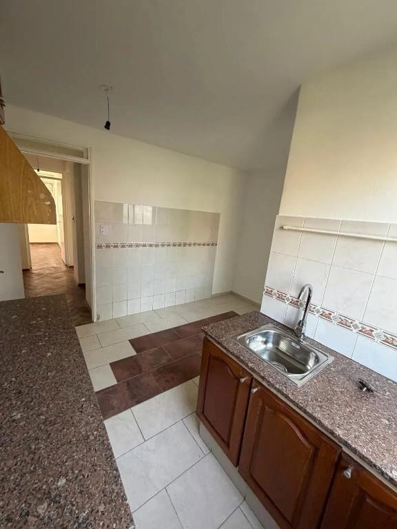 Amplio en planta baja, a pasos de rivera, zona muy tranquila