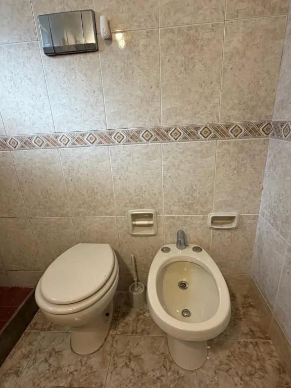 Amplio en planta baja, a pasos de rivera, zona muy tranquila