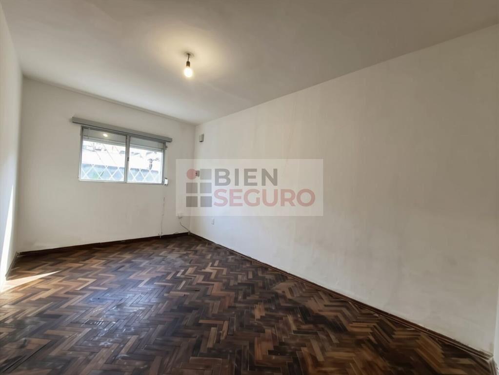 Cómodo apartamento de 1 dormitorio, con patio, en alquiler