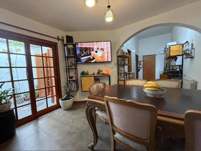Venta casa de 2 dormitorios y 2 baños, con garage en La Bla