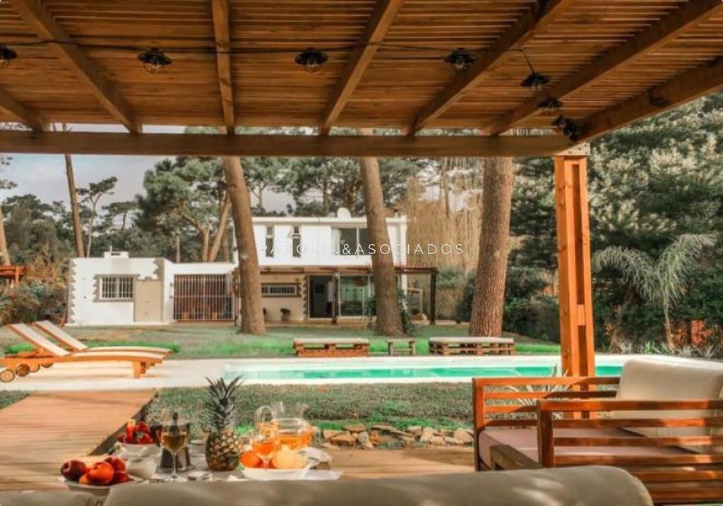 Hermosa casa en venta de 4 dormitorios en Punta