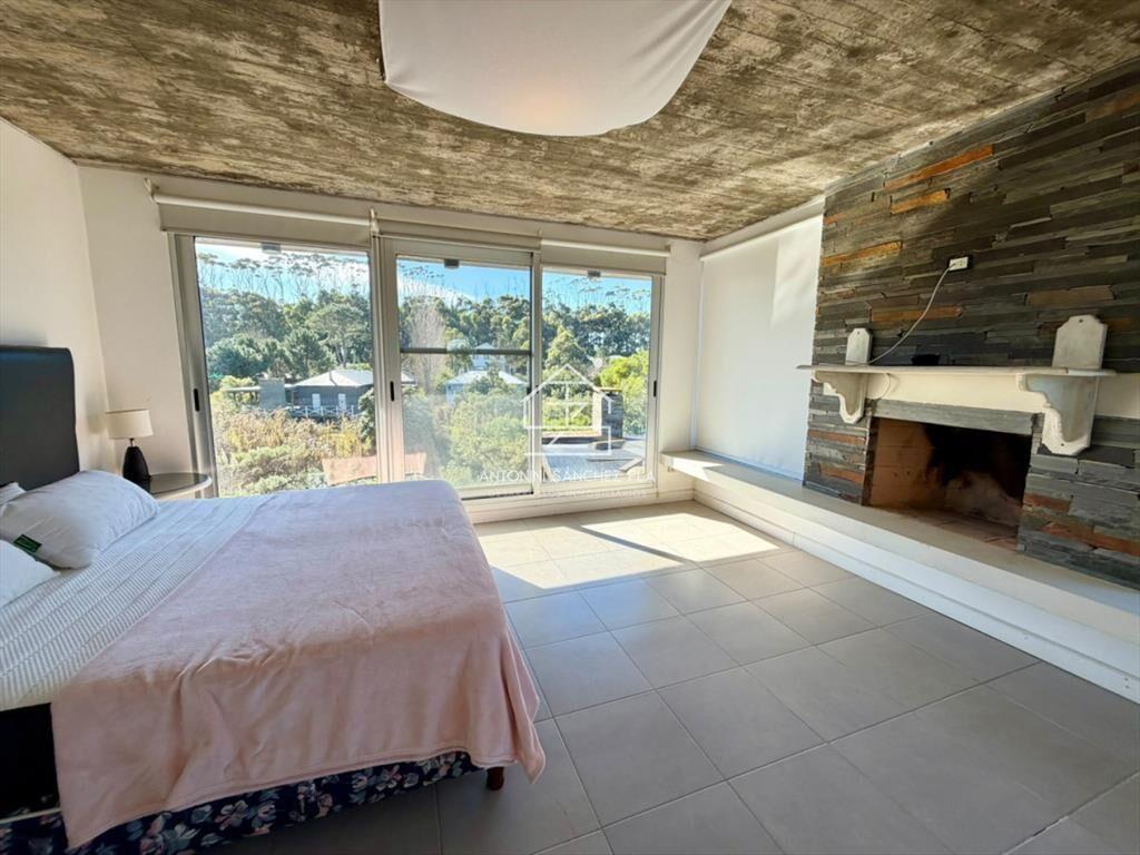 CASA EN VENTA DE 3 DORMITORIOS EN SUITE EN SAN A