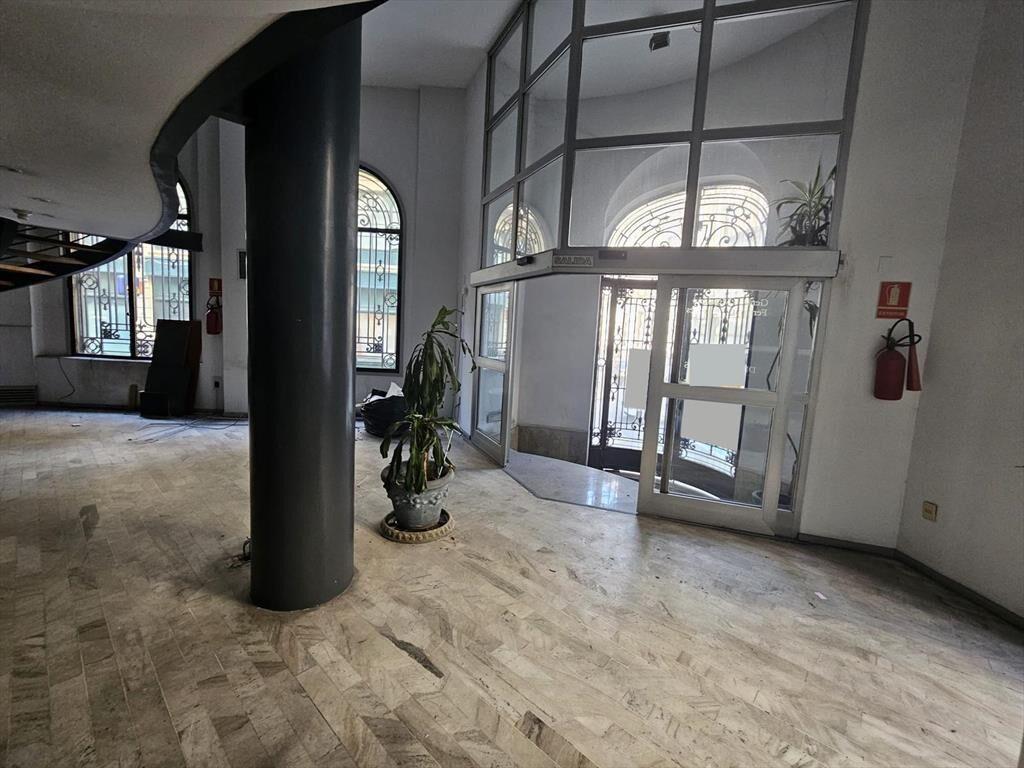 25 de mayo y Zabala, gran esquina, 27 mts de frente, 245 m2