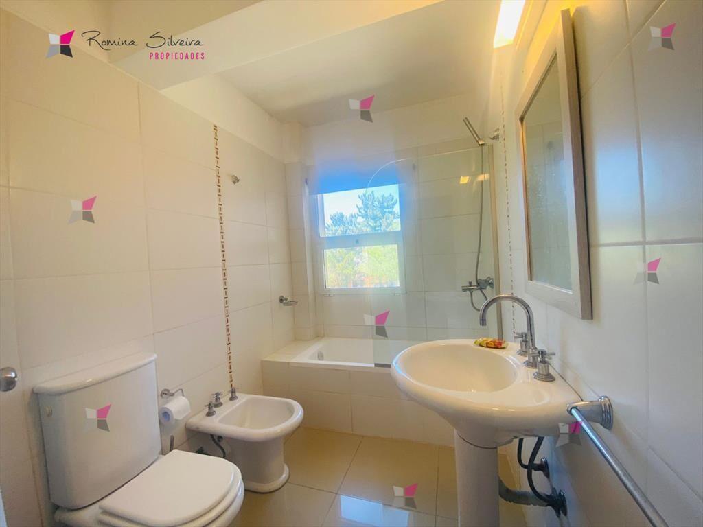 Apartamento en Alquiler Tres Dormitorios en Manantiales
