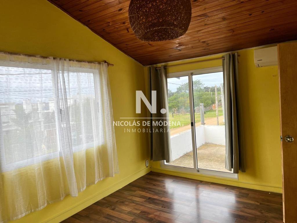En venta casa de 2 plantas a metros del mar, de 3