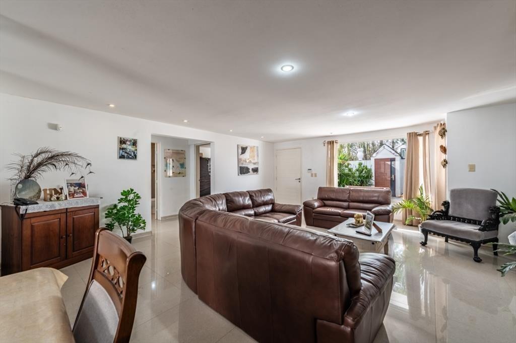 Venta de Casa de 4 dormitorios con Piscina en El Pinar S...