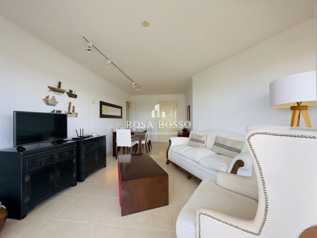 Venta y alquiler de apartamento de dos dormitorios en Punta