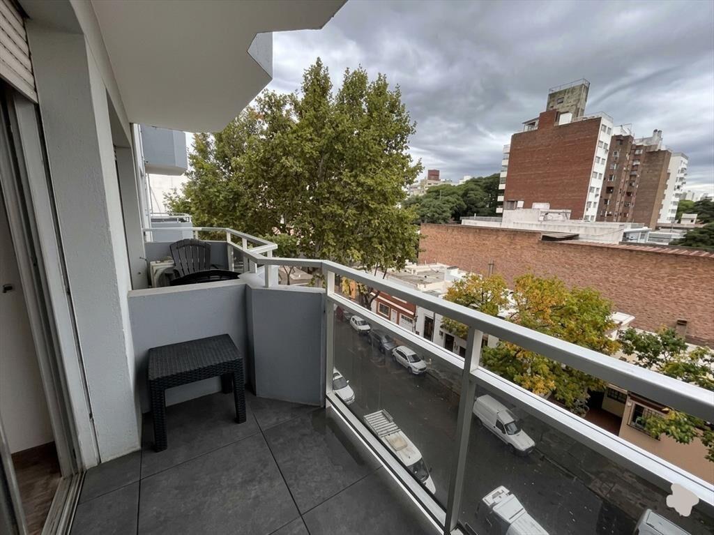 Venta Apartamento Tres Dormitorios y Garaje en Pocitos