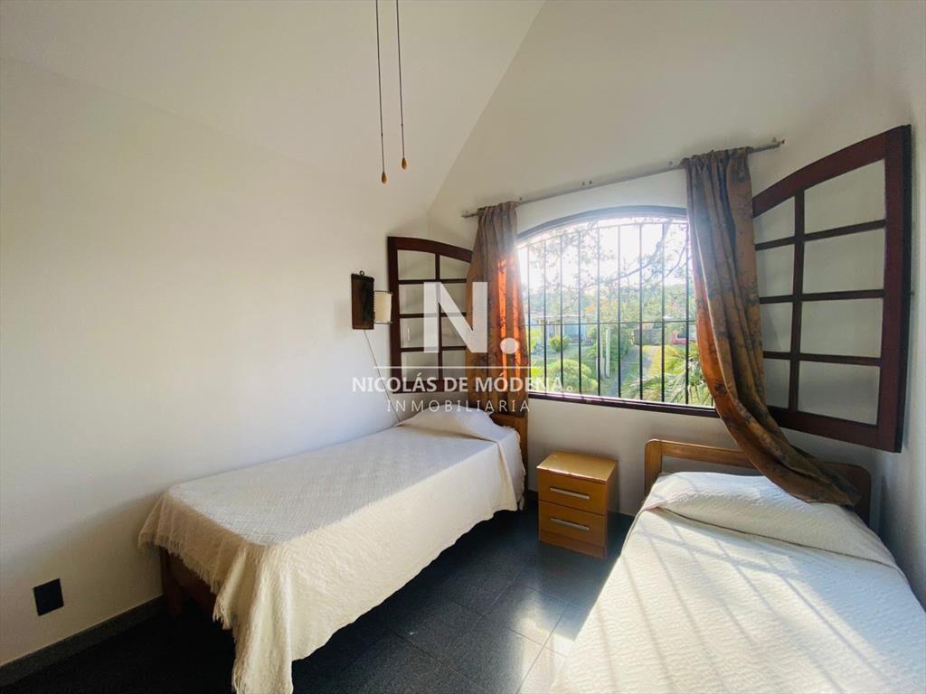 Casa bien ubicada con vistas al Mar en alquiler .