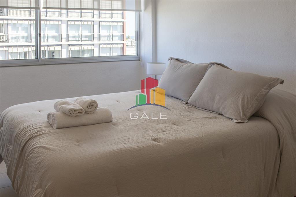 Apartamento de 2 dormitorios con vista al mar en venta en P