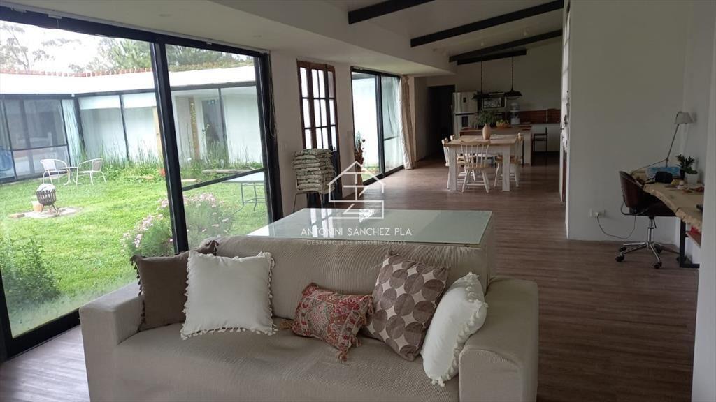 Alquiler y venta de casa de 4 dormitorios en Barrio Privado