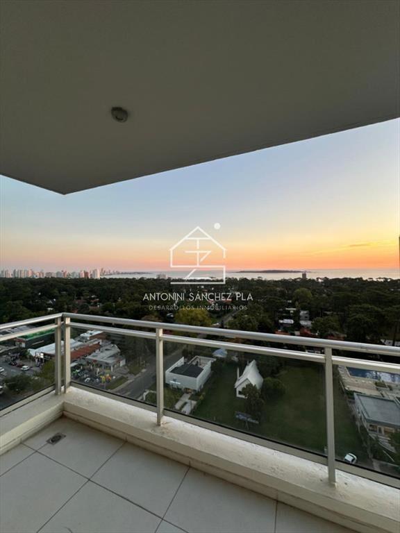 PISO ALTO EN ROOSEVELT CON SERVICIOS
