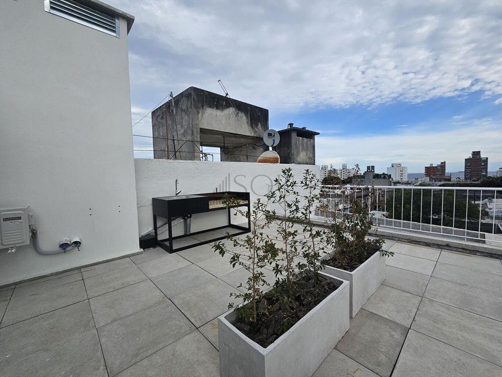 VENTA APARTAMENTO 1 DORMITORIO CON PATIO Y AZOTEA CON RENTA
