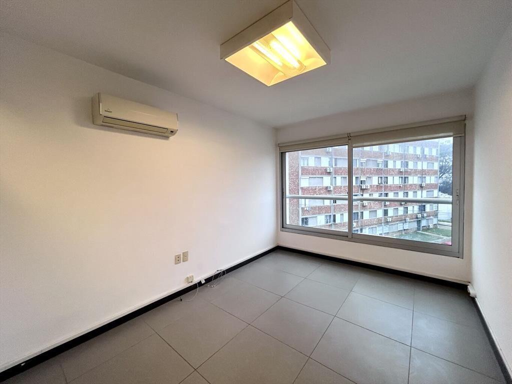 Alquiler De Oficina , Ubicada A Metros De La Zona Wtc