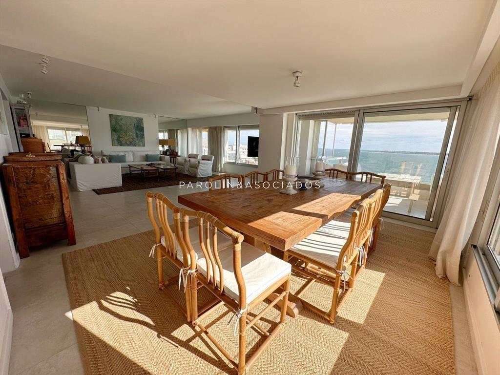 Hermoso apartamento en venta en edificio Punta