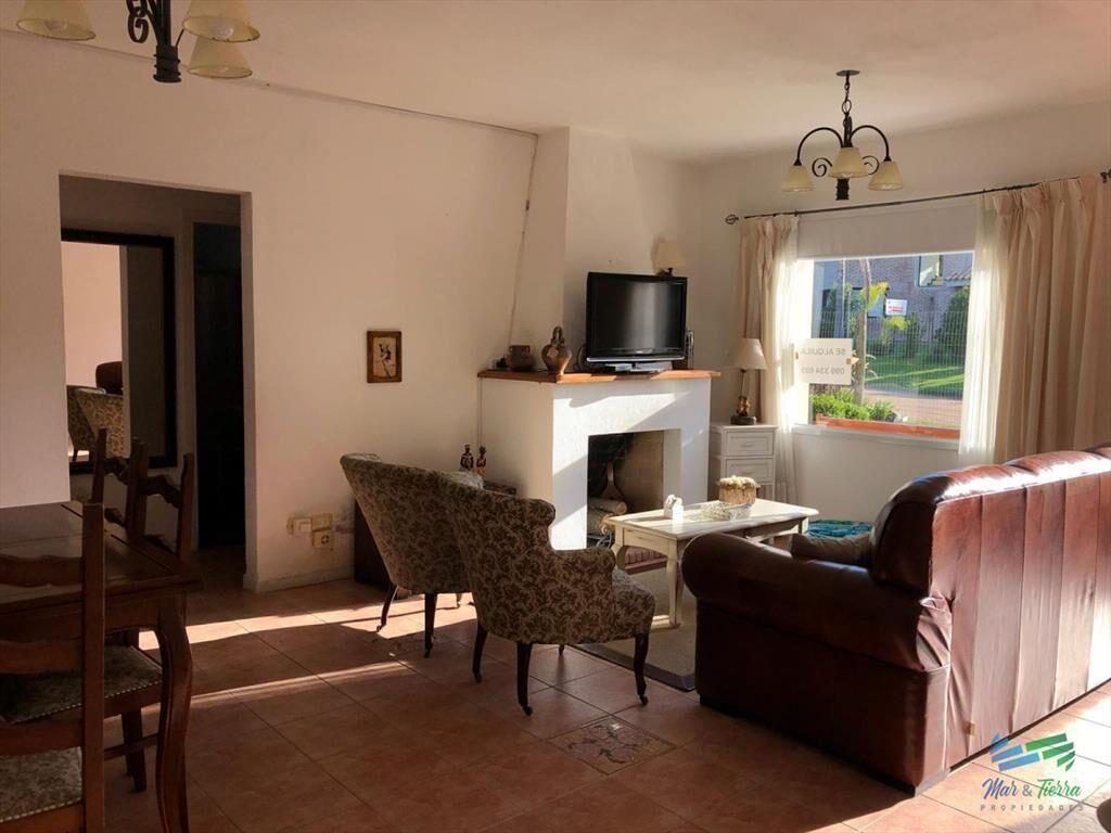 Casa de 3 dormitorios con piscina climatizada en alquiler.