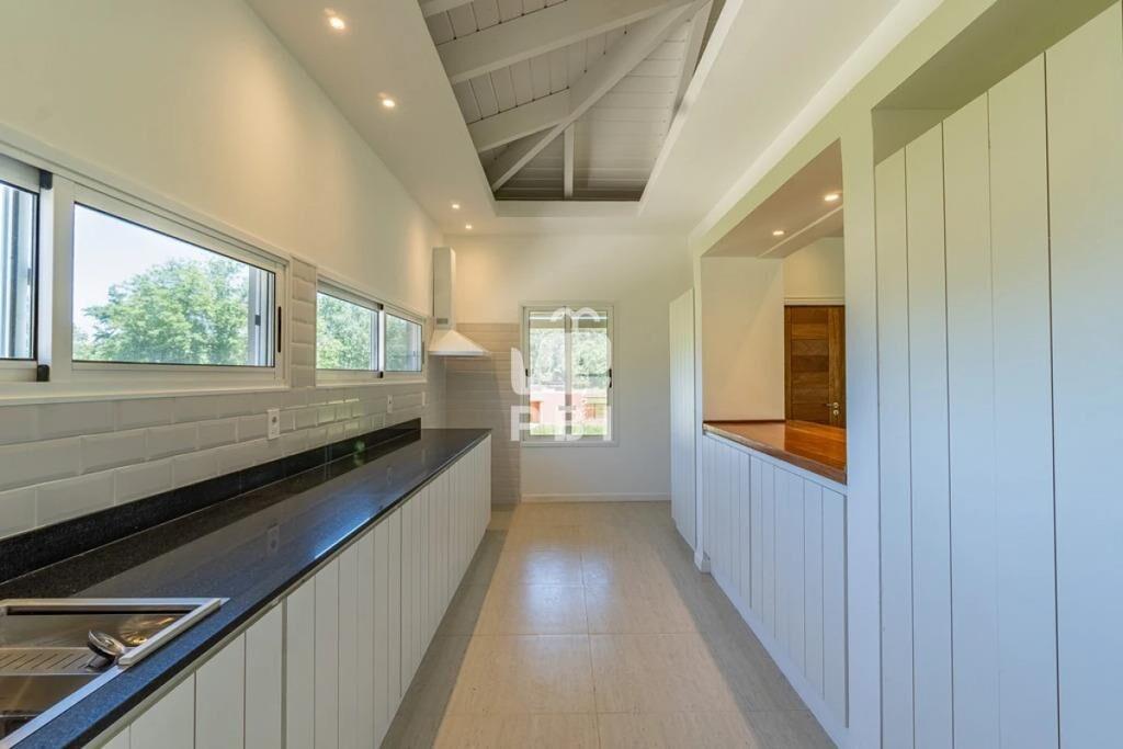 Casa 4 DORMITORIOS en Camino Lussich, Punta - Ref