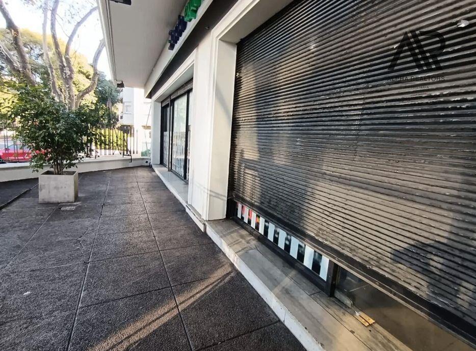 Alquiler de Local Comercial con Oficinas sobre Bulevar A...