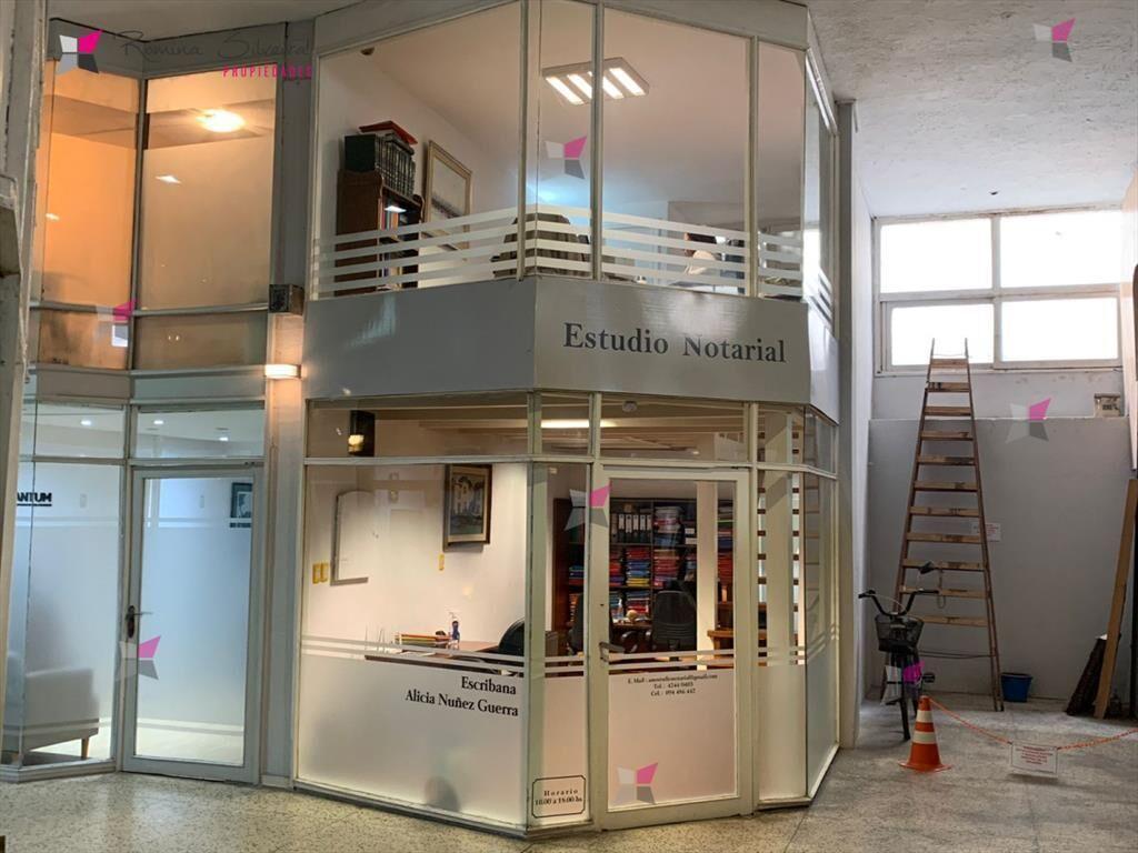 VENTA DE LOCAL COMERCIAL PENINSULA PUNTA DEL ESTE