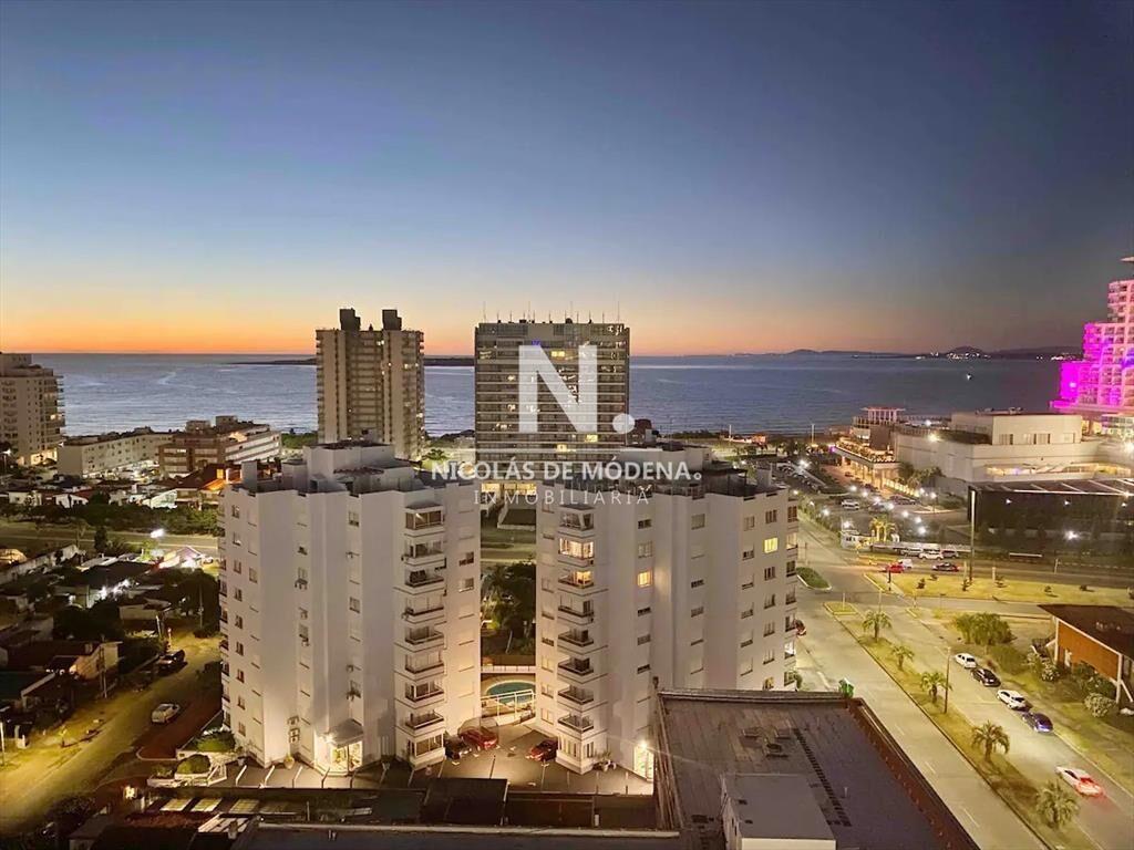 Apartamento de tres dormitorios en venta, ARTOWER Punta del