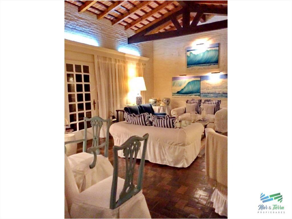 Casa en venta. A seis cuadras del mar. Cuenta