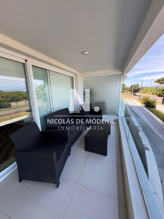Hermoso apartamento de 3 dormitorios ubicado en primera lin