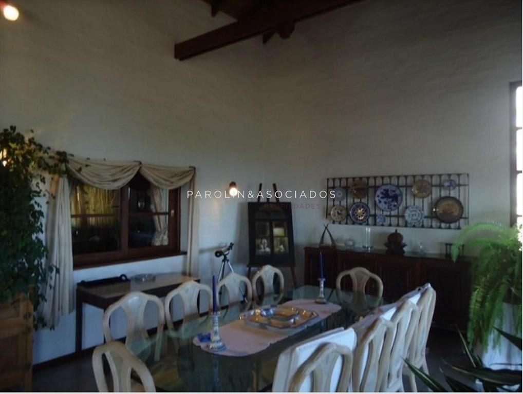 Venta de hermosa casa de 4 dormitorios en Punta Ballena