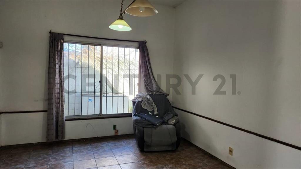 Venta de gran casa en el Cerro de Montevideo a 1 cuadra d...