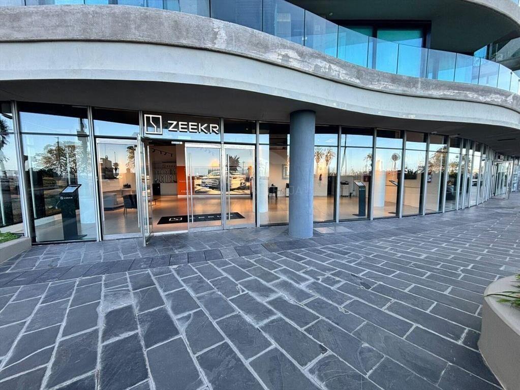 CASATROJA VENTA LOCAL COMERCIAL CON RENTA EN FORUM