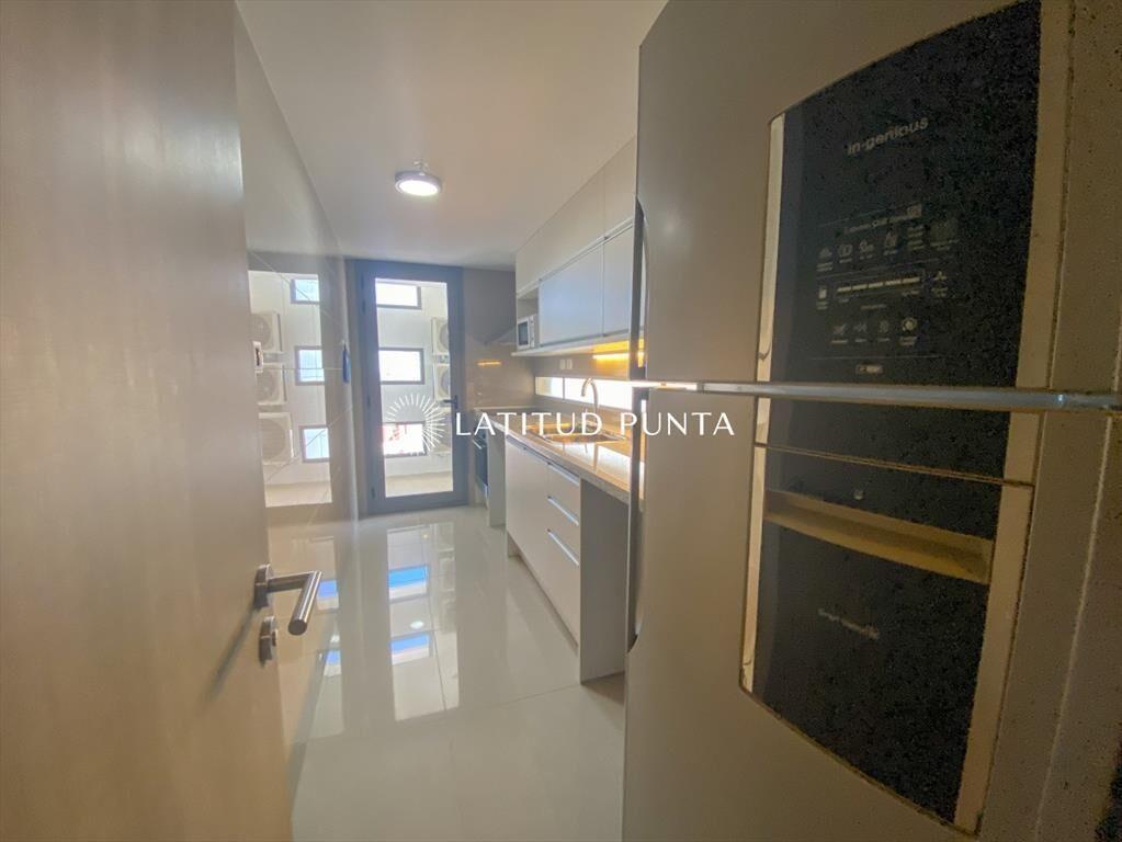 Piso alto en Brava, 2 suites más toilette