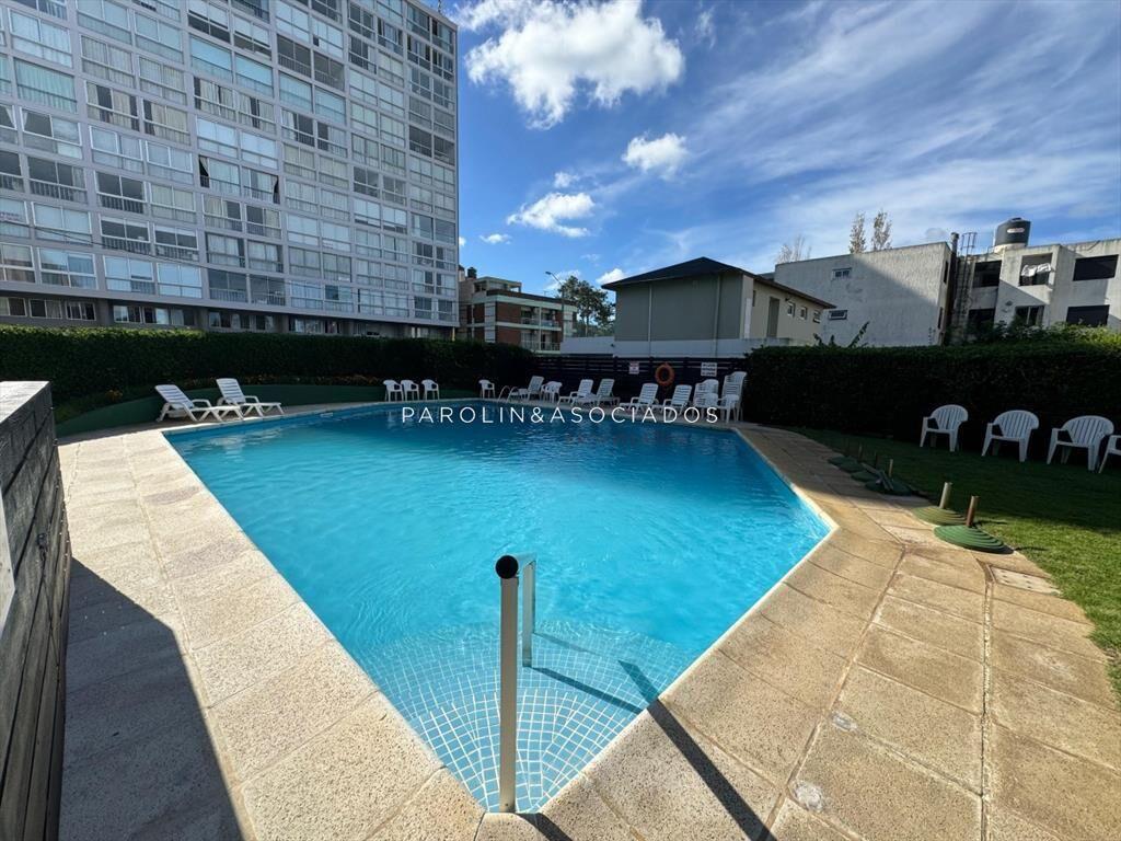 Apartamento en venta 2 dormitorios y medio, Playa