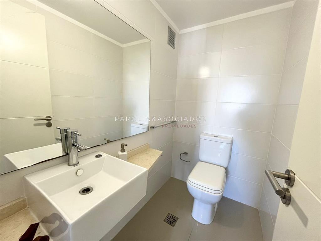 Apartamento de 3 dormitorios en venta en edificio