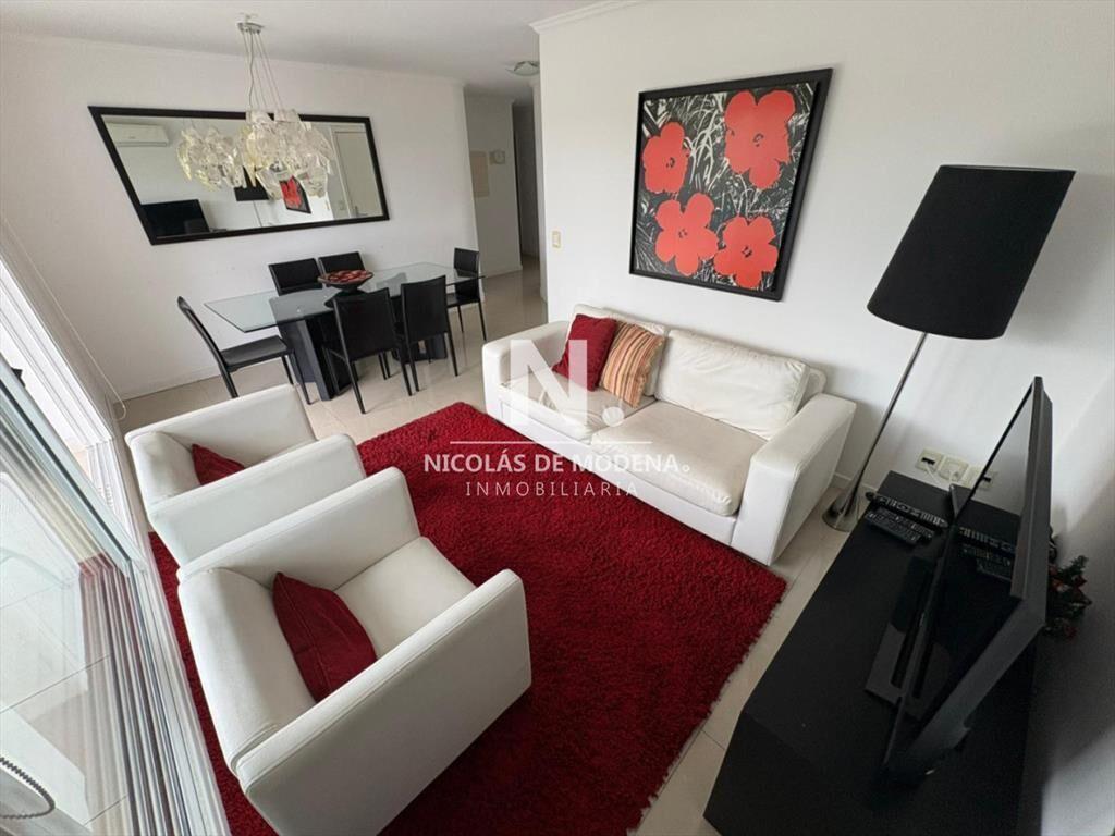 Apartamento de 3 dormitorios en Casino Tower, del