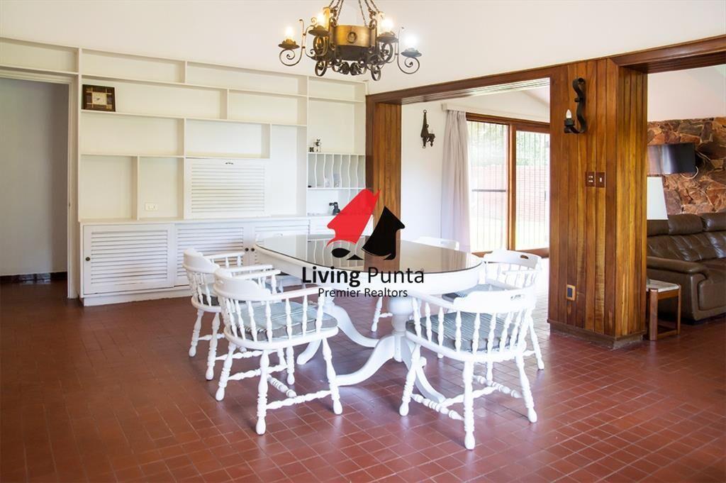 Vende casa de 3 dormitorios en Cantegril Punta del Este