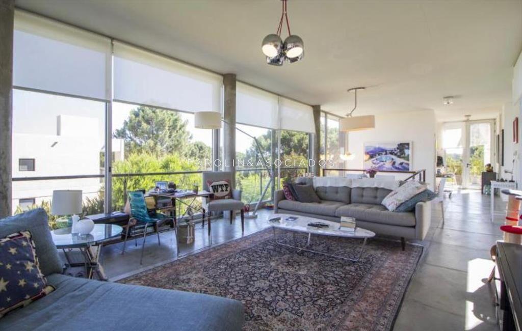 CASA EN VENTA DE 3 DORMITORIOS EN JOSE IGNACIO