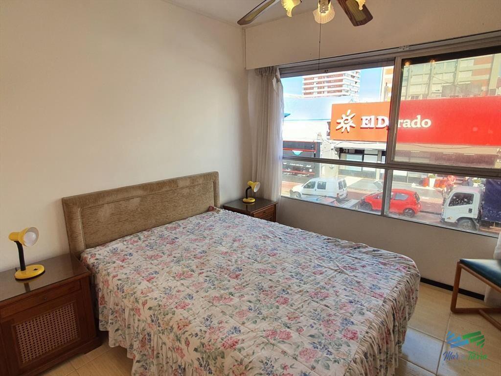 Venta de apartamento de 2 dormitorios en la de