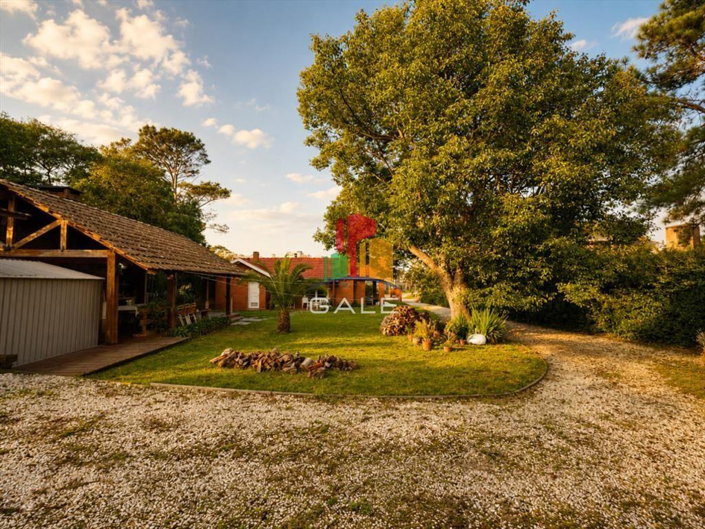CASA 4 DORMITORIOS EN PLAYA MANSA