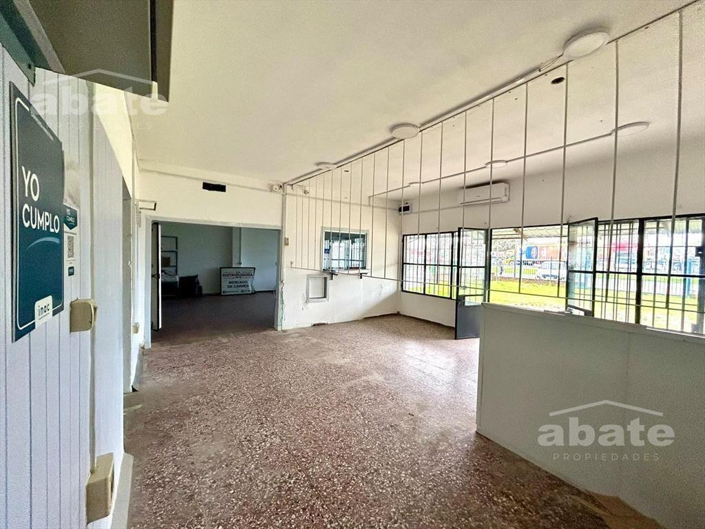 Alquiler de Excelente local comercial sobre Cno Carrasco y