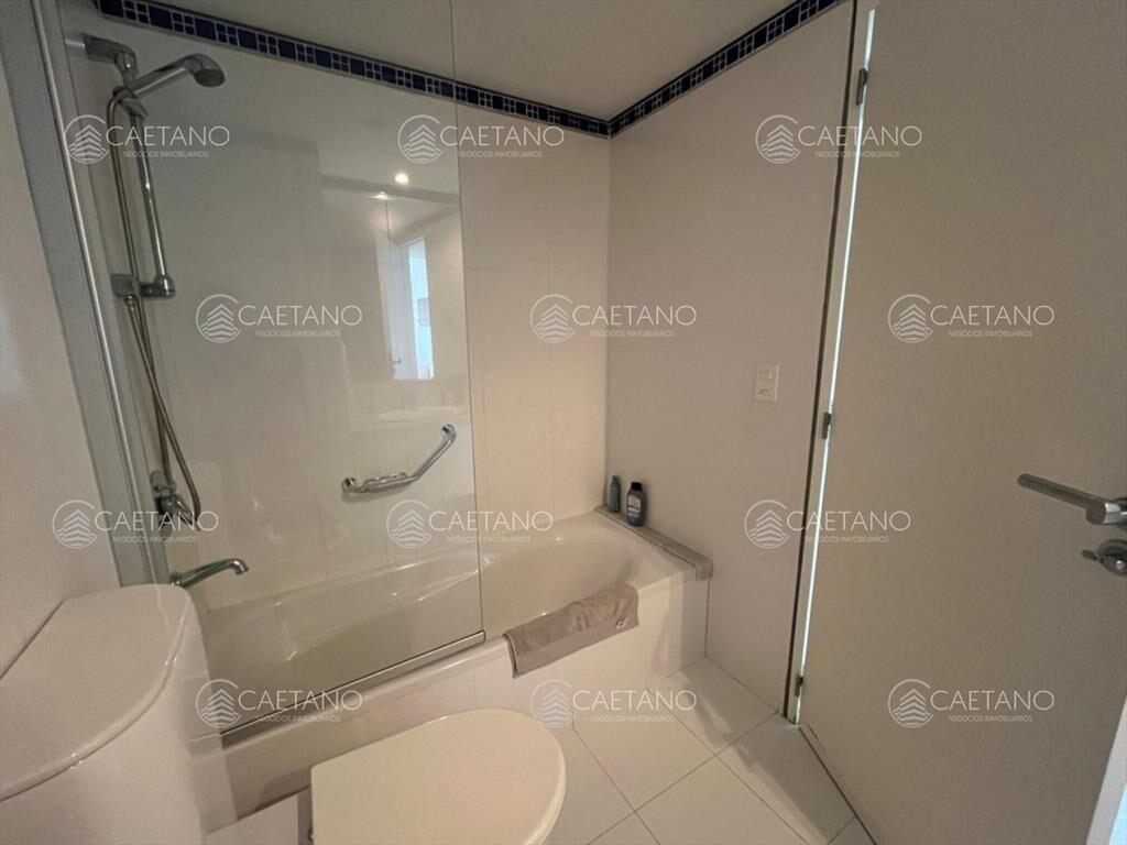 Apartamento de dos dormitorios en venta en Playa Brava con