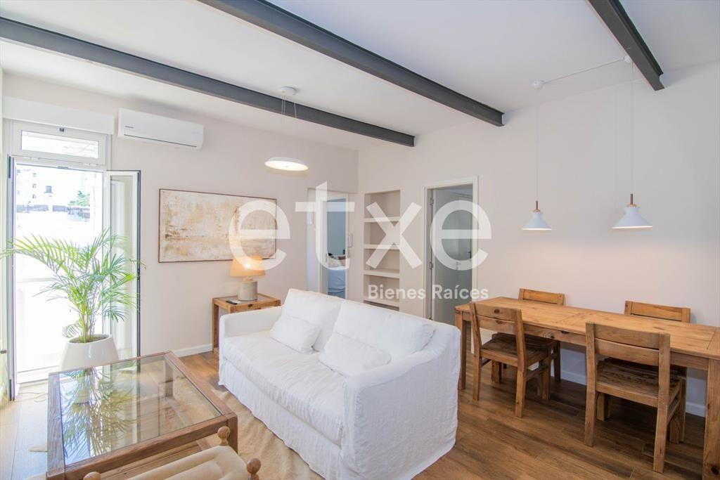 Apartamento reciclado en Venta en La Comercial....