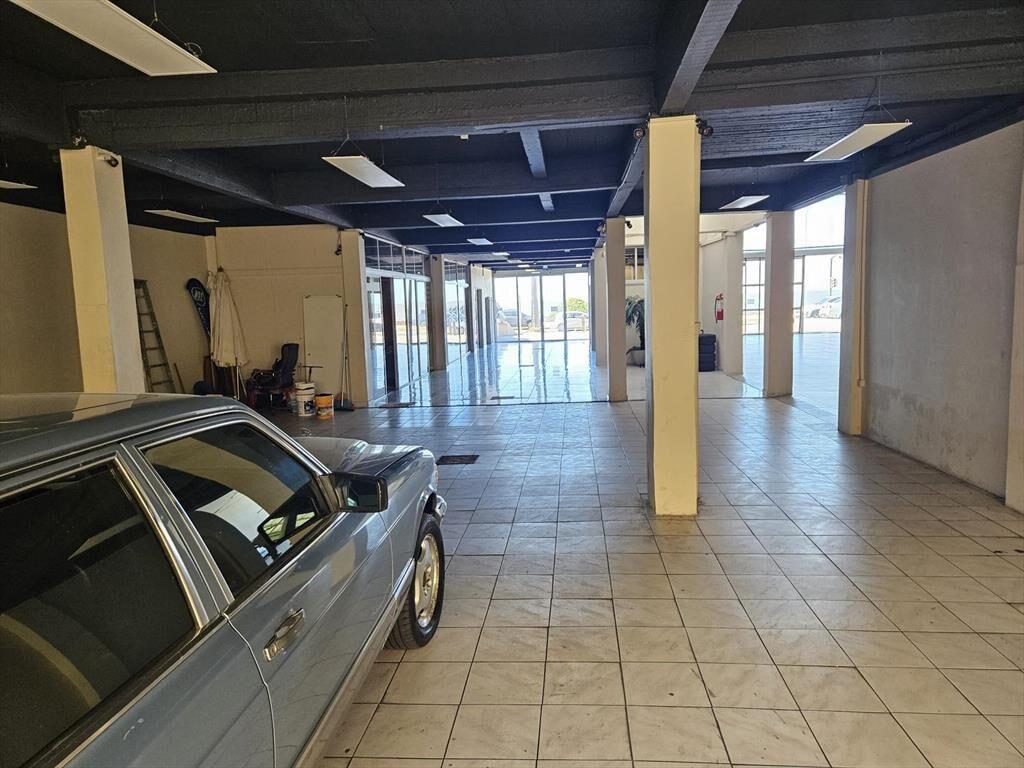Rambla y Solano Lopez, 700 m2 de salón comercial , parte co